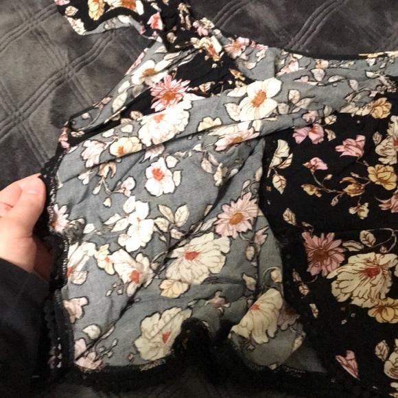 ❌SOLD❌Flow-y Floral Crop Top - Picture 5 of 5